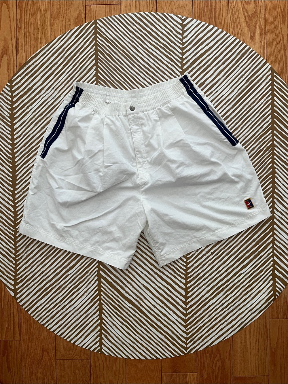 Nike Challenge Court Vintage White Shorts (XL)
